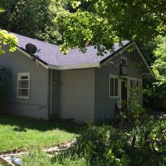 118 2nd St, Dunsmuir, CA 96025-2517