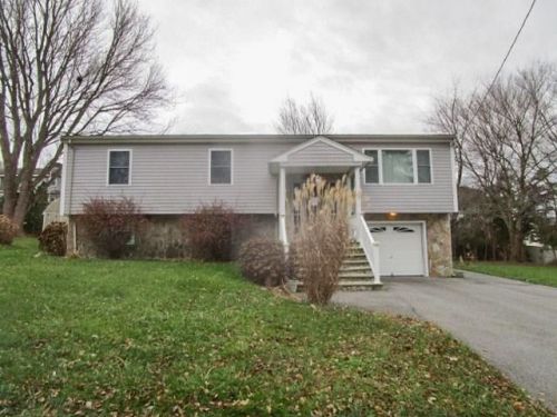 201 Robert Gray Ave, Tiverton, RI 02878-1826