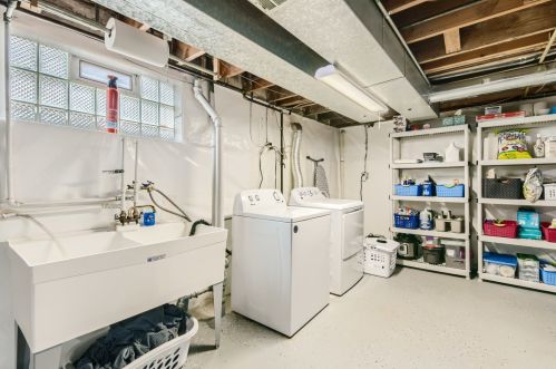 7022 Keeney St, Niles IL  60714-3038 exterior