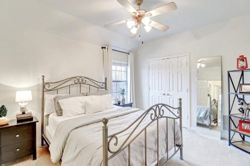 2540 Grn Oak Dr, Carrollton TX 75010-4221 exterior