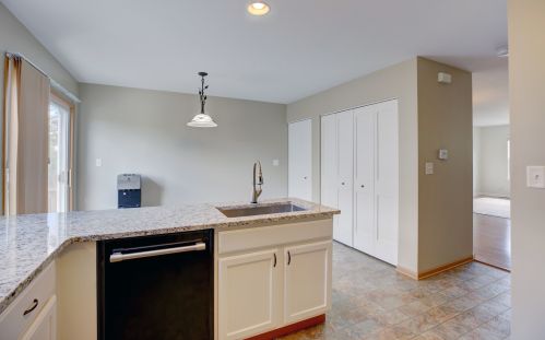 896 Emerald Dr, Pingree Grove IL  60140-9114 exterior