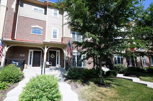 458 1st St, Geneva, IL 60134-1431