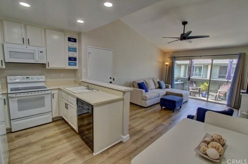 18292 Parkview Ln, Huntington Beach, CA 92648-5629