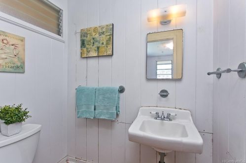 3028 Holua Way, Honolulu HI  96819-2932 exterior