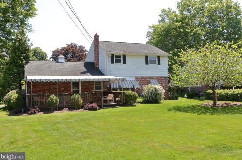 1144 Devonshire Rd, Lancaster PA  17601-1611 exterior