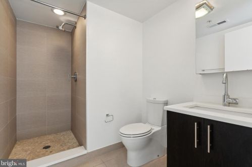 148 Front St, Philadelphia PA 19106-0020 exterior