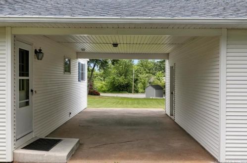 15 Pequot Rd, Wallingford, CT 06492-2813