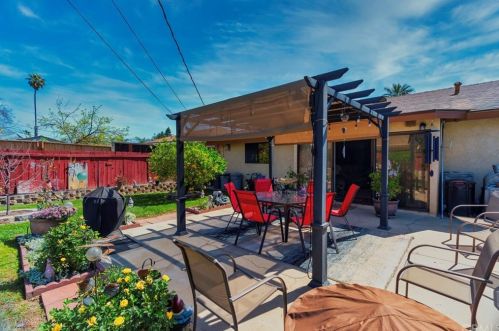 10075 Hedrick Ave, Riverside CA  92503-2377 exterior