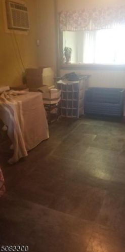 51 Grant St, Fairview, NJ 07022-1904