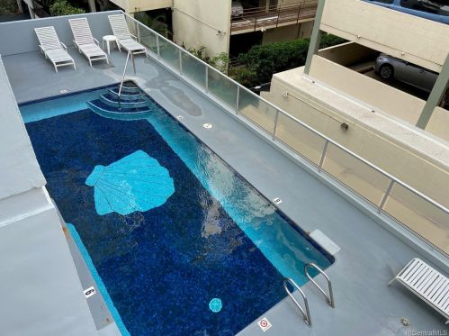 2233 Ala Wai Blvd, Honolulu HI  96815-2418 exterior