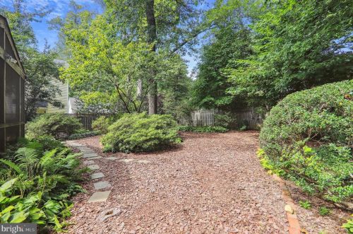 1221 Pinecrest Cir, Silver Spring MD 20910-1626 exterior