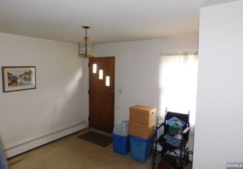11 Tenney Ave, River Edge, NJ 07661-2427