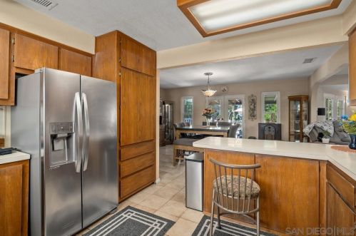 9582 Halberns Blvd, Santee, CA 92071-2633