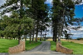 899 Locust Grove Rd, York, PA 17402-4535