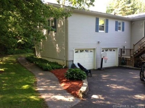 111 Thompson St, Huntington, CT 06484-5138