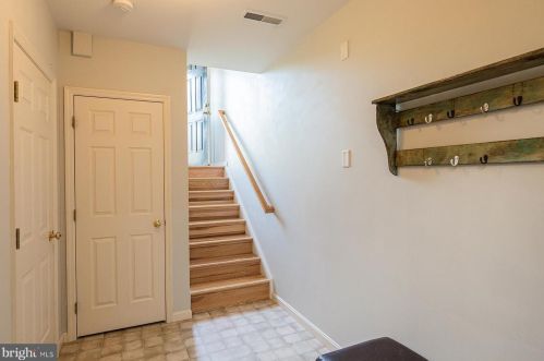 673 Royal Vw Dr, Lancaster PA  17601-2873 exterior