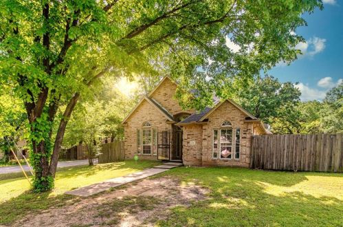 2304 Ben Hur St, Dallas, TX 75253-3703