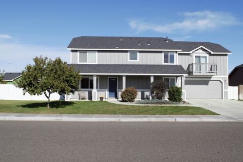 6203 Three Rivers Dr, Pasco, WA 99301-5258