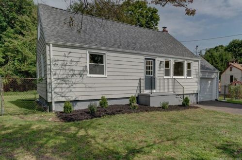 15 Flintlock Rd, Norwalk, CT 06850-4425