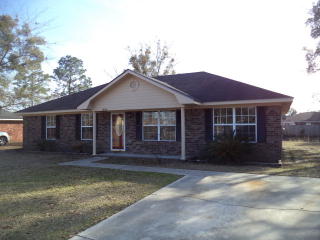 1265 Louise Ln, Hinesville, GA 31313-8185