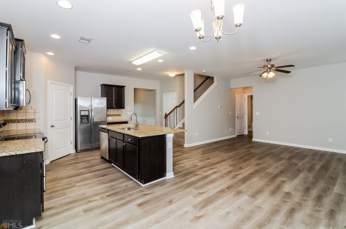 5174 Amberland Sq, Atlanta GA  30349-1696 exterior