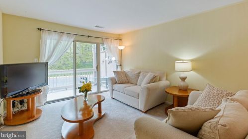 5821 Royal Ridge Dr, Springfield, VA 22152-1031