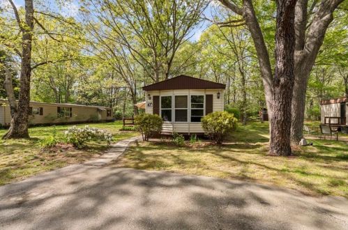 47 Airport Rd, Coventry, RI 02816-6417