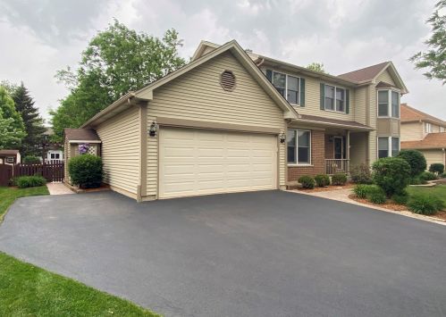 888 Hampton Dr, Carol Stream, IL 60188-2975