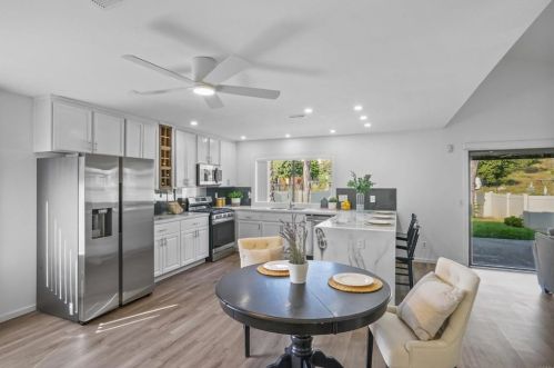 1374 Dos Hermanos Gln, Escondido, CA 92027-1270