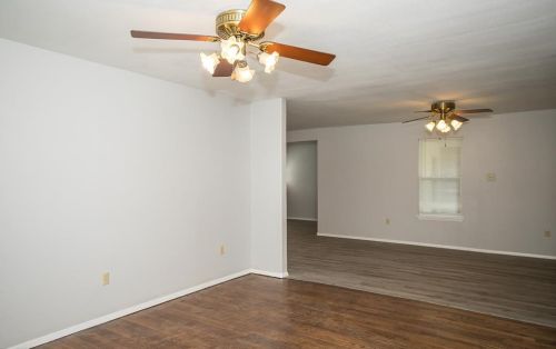 1823 Hood St, Carrollton TX  75006-6066 exterior