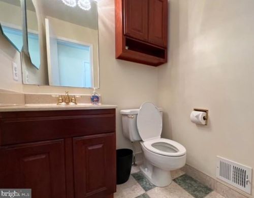 212 Farmgate Ln, Silver Spring MD 20905-5703 exterior