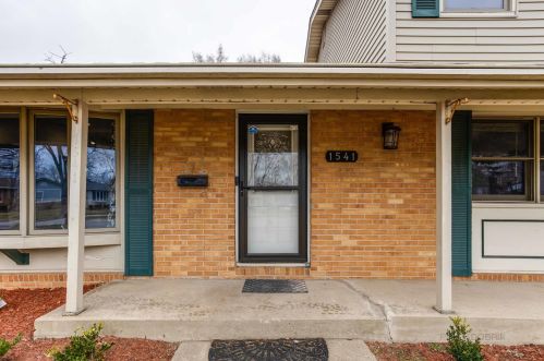 1541 Alison Dr, Palatine, IL 60074-5743
