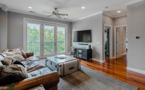4553 Magnolia Ave, Chicago, IL 60640-3059