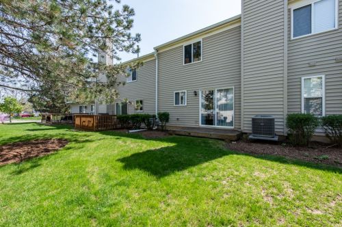6828 Chesapeake Ct, Gurnee, IL 60031-4017
