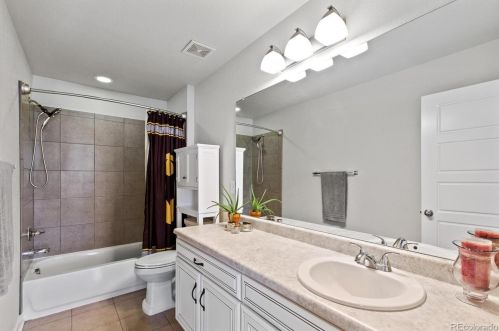 7370 Old Hammer Way, Aurora CO  80016-6115 exterior