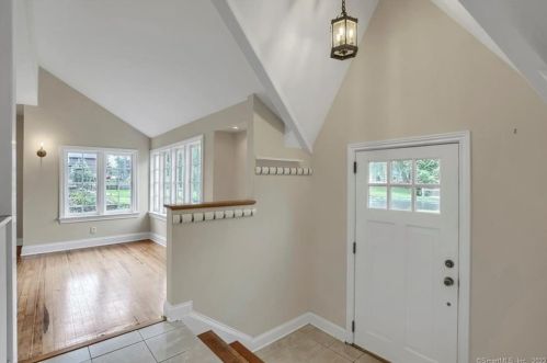 5 Hazel St, Norwalk CT  06851-3016 exterior