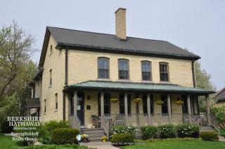 812 Lyster Rd, Highwood, IL 60040-2029