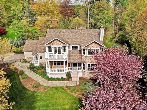 638 Park Pl, Oradell, NJ 07649-1225