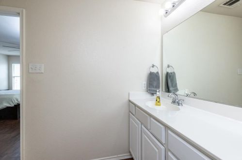 6708 Friendsway Dr, Fort Worth TX  76137-7542 exterior