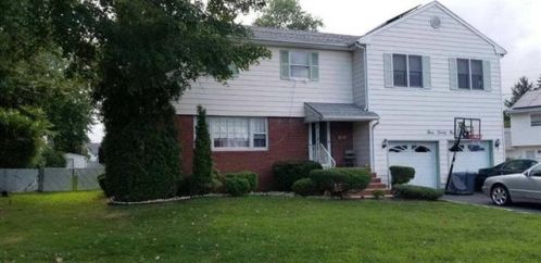 321 Myrtle St, Cliffwood, NJ 07721-1215