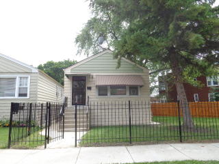 3011 Haussen Ct, Chicago, IL 60618-6512
