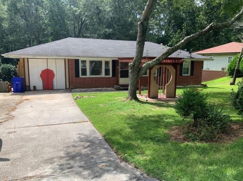 1039 Pine St, Conyers GA  30012-4578 exterior