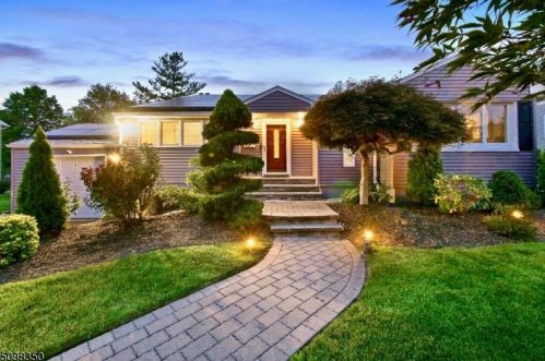 19 Briar Hills Cir, Springfield, NJ 07081-3449
