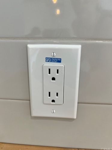 4226 Highland Pl, Riverside CA  92506-1104 exterior