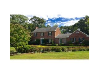 51 Holly Hill Ln, Cranston, RI 02921-2105