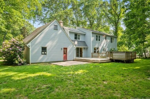 10 Hermitage Dr, Gales Ferry, CT 06335-1908
