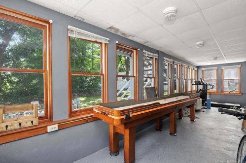 54 Monroe St, Huntington CT  06484-6032 exterior