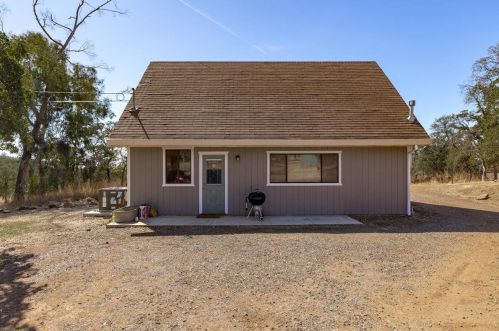 7700 Walsh Ln, Big Oak Valley, CA 95977-9711