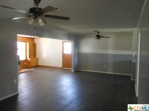 1441 Robin Ln, Seguin TX  78155-4028 exterior