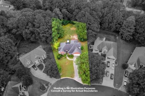 321 Little John Dr, Lilburn, GA 30047-6004